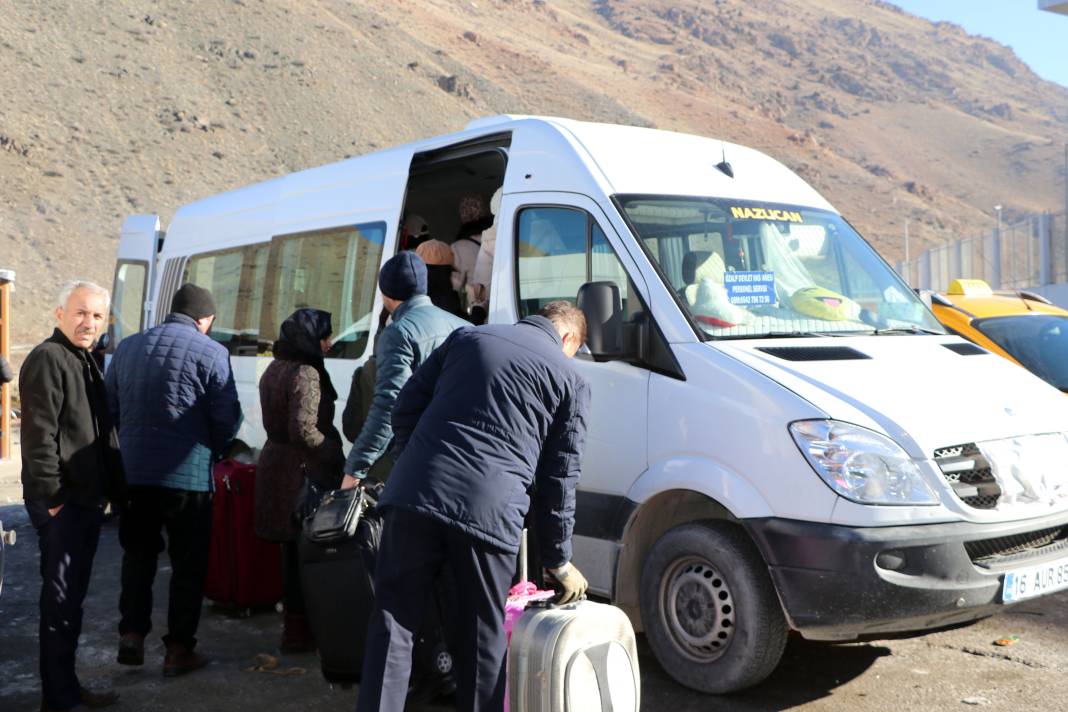 Valizini kapan Türkiye'ye koştu. 5 Nisan'a kadar sürecek 12